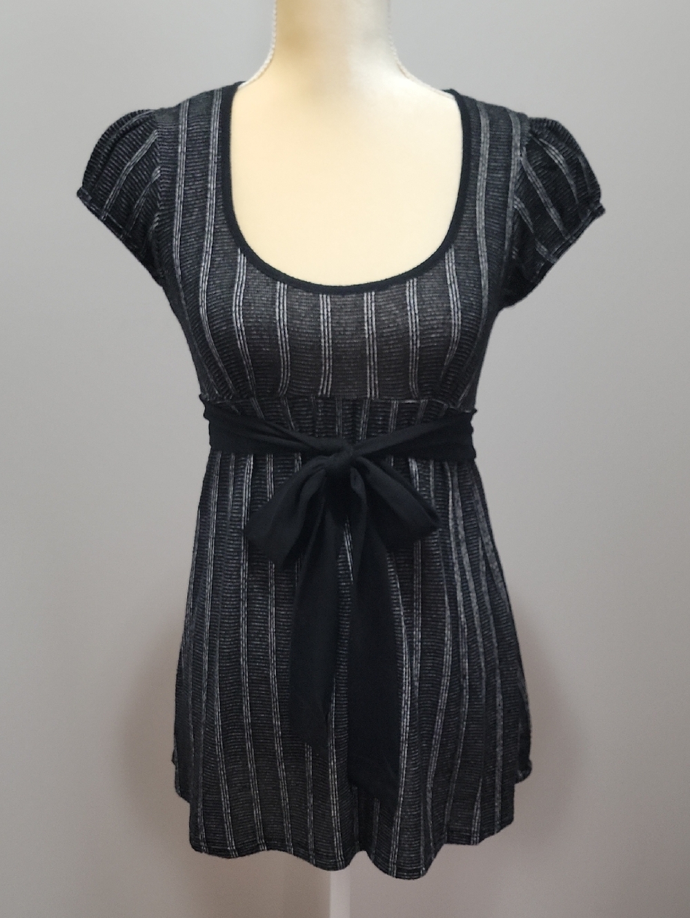 Daytrip Black and Gray Striped Scoop-Neck Tie-Waist Baby Doll Top Sz S
